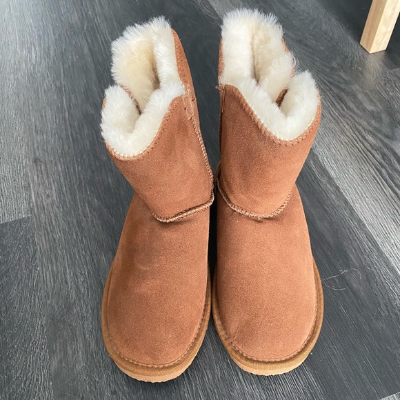 AUABP - ugg like boots. Size 7- RUNS SMALL - Picture 2 of 3